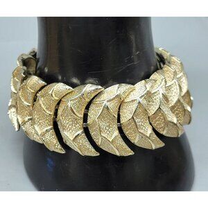 Coro Pegasus Cresent Moon Link Bracelet 1950s Vintage Textured Gold Tone Size 7